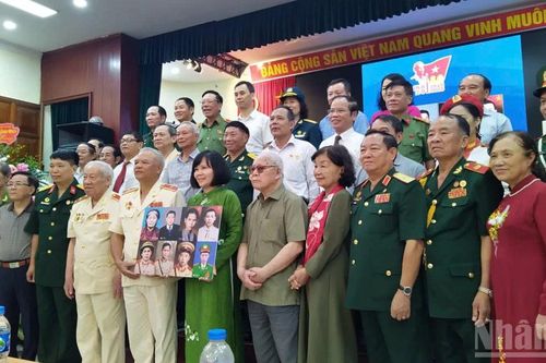Tri ân Anh hùng-Liệt sĩ Công an nhân dân và ra mắt hồi ký 'Chiến trường và quê hương'