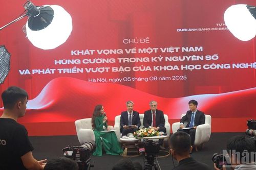 Toàn cảnh Tọa đàm 'Khát vọng về một Việt Nam hùng cường trong kỷ nguyên số và phát triển vượt bậc của khoa học công nghệ'