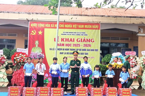 Gia Lai triển khai dự án 'Cán bộ, chiến sĩ Quân đội nâng bước em tới trường'