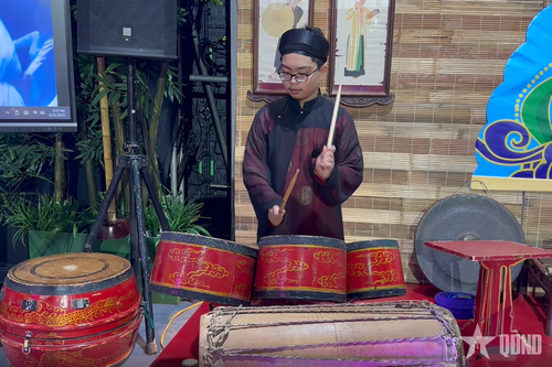 Tuổi 15 vang nhịp trống chèo tại Triển lãm 80 năm thành tựu đất nước