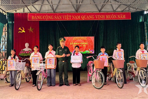 Điện Biên: Chăm lo học sinh nghèo vùng biên giới