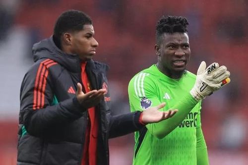 Manchester United lại rối rắm với 2 cục nợ