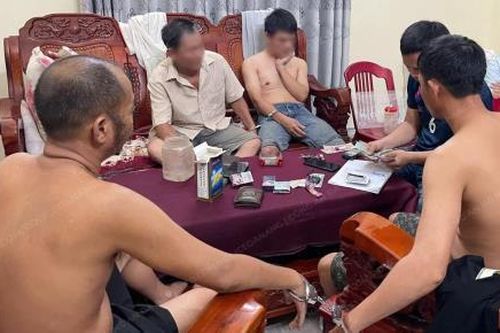 Đang 'ù' thì bị… bế