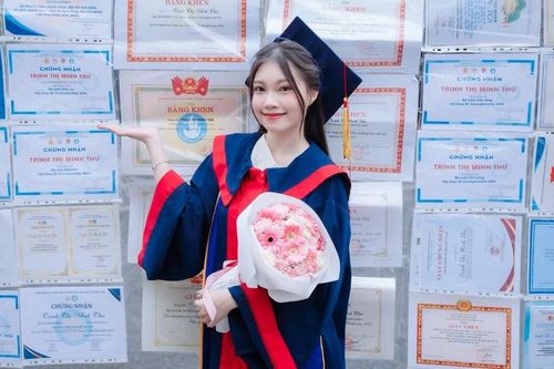 Nữ thủ khoa vượt nam sinh trở thành 'ánh sáng' ngành Điện