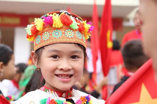 Bí thư Trung ương Đoàn Nguyễn Tường Lâm dự khai giảng và lễ chào cờ tại Lũng Cú, Tuyên Quang