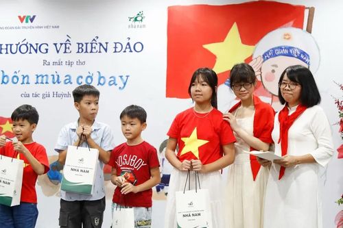 Nói với trẻ thơ về tình yêu đất nước