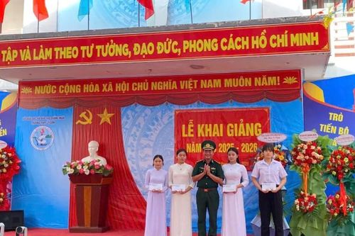 Học sinh vùng lũ, xã đảo hân hoan dự ngày hội đến trường