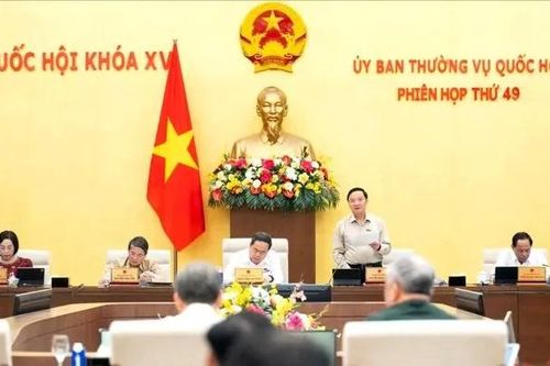 Phân tích rõ nguy cơ của tham nhũng để đề ra các giải pháp đột phá