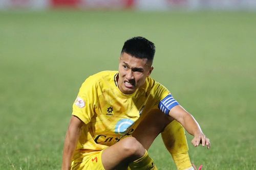 Doãn Ngọc Tân nghỉ hết lượt đi V-League vì chấn thương