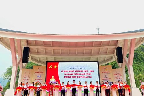 Lào Cai khai giảng năm học mới và khánh thành 'ngôi nhà tri thức'