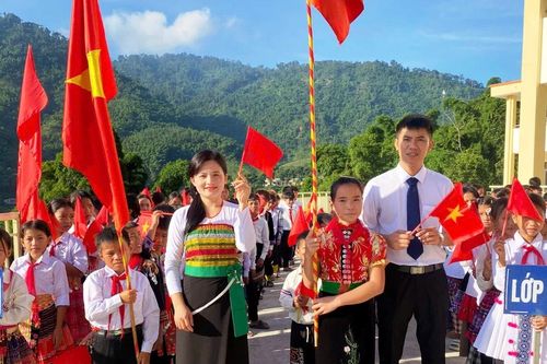 Vùng biên Thanh Hóa rộn ràng trong ngày khai trường