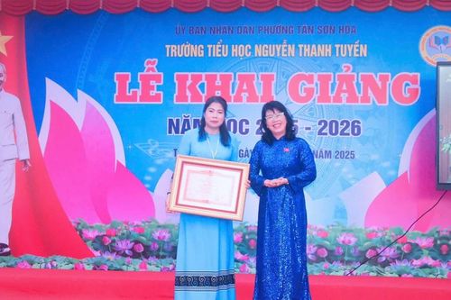 Trường tiểu học ở TPHCM nhận Bằng khen của Thủ tướng Chính phủ dịp khai giảng