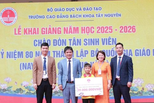'Dũng sĩ tí hon' trở thành sinh viên Trường Cao đẳng Bách khoa Tây Nguyên