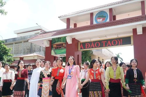 Học trò dân tộc nội trú quyết tâm 'bùng cháy' trong học tập, rèn luyện