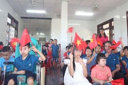 Ấm áp lễ khai giảng tại ngôi trường 'đặc biệt' ở Quảng Trị