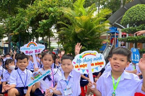 Nhiều trường mới, TPHCM vẫn quá tải