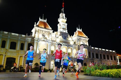 Giải chạy biểu trưng với 'Bước chạy vì một Việt Nam vượt trội'
