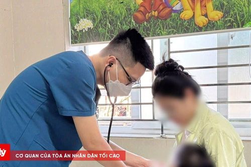 Bé 8 tháng tuổi nhập viện cấp cứu do bị ngộ độc thuốc nhỏ mũi