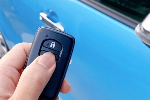 Dấu hiệu pin chìa khóa ô tô sắp hết và cách thay pin nhanh tại nhà