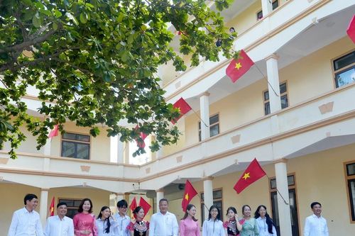 Sáng nay 5/9, hơn 945.000 học sinh Nghệ An tham dự lễ khai giảng, hân hoan chào đón năm học mới