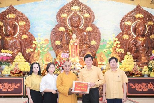Phó Chủ tịch Thường trực Ủy ban Mặt trận Tổ quốc tỉnh chúc mừng Lễ Vu Lan báo hiếu năm 2025