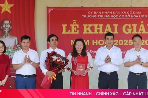 Các đoàn công tác của tỉnh chúc mừng giáo viên, học sinh đón năm học mới