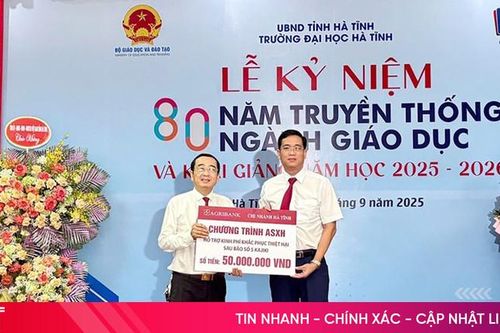 Agribank Chi nhánh Hà Tĩnh tặng 2 tỷ đồng cho các trường khắc phục hậu quả bão số 5