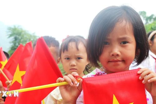 Cao Bằng: Tiếng trống khai trường đặc biệt giữa non cao