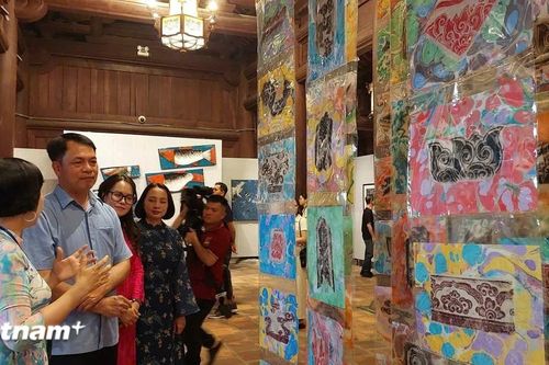 Triển lãm 'Tình bạn': 24 họa sỹ đến từ ba quốc gia cùng đối thoại nghệ thuật