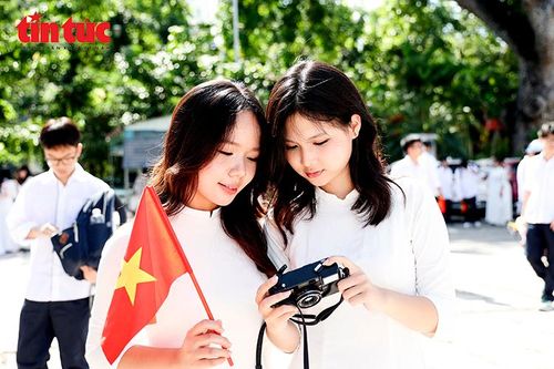 Nữ sinh rạng ngời, tinh khôi trong ngày khai giảng