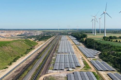 Tổ hợp siêu khổng lồ với 60 triệu tấm pin năng lượng mặt trời và 770 turbine điện gió