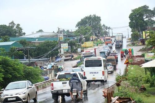 Nan giải 'bài toán' ùn tắc giao thông cục bộ Quốc lộ 26