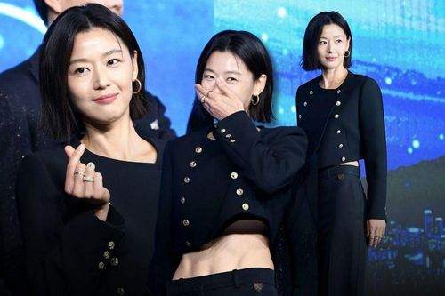 Nữ diễn viên 'Vì sao đưa anh tới' U50 vẫn tự tin diện croptop khoe vòng eo săn chắc