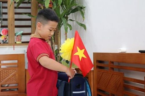 Theo chân học sinh lớp 1 dự Lễ khai giảng đặc biệt