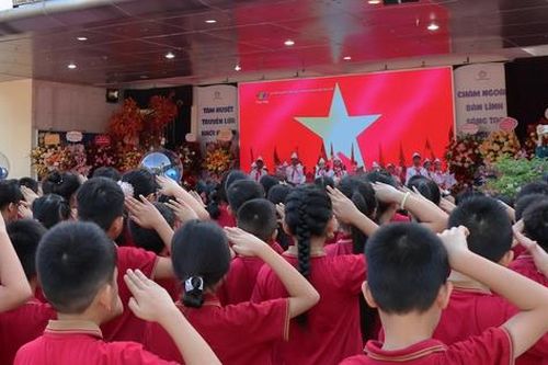 Học sinh hân hoan trong Lễ khai giảng đặc biệt