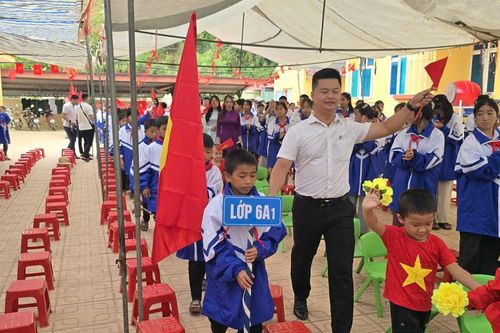 Khai giảng đặc biệt ở vùng cao Điện Biên sau trận lũ lịch sử