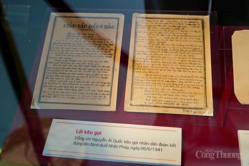 Dấu ấn từ những kỷ vật 'thắp lửa' cách mạng