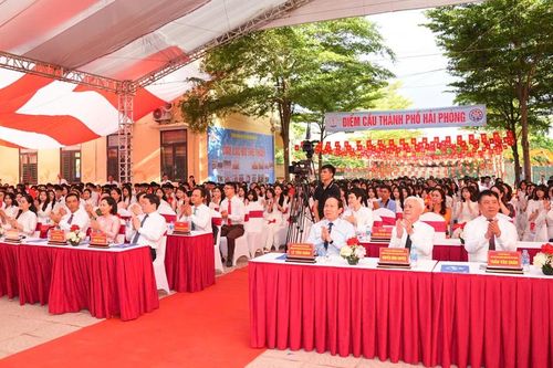 Hàng triệu học sinh Hải Phòng và Quảng Ninh tham gia lễ khai giảng đặc biệt