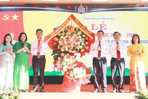 Chủ tịch HĐND tỉnh Nguyễn Việt Oanh dự lễ khai giảng năm học mới tại Trường Tiểu học Đình Bảng 2