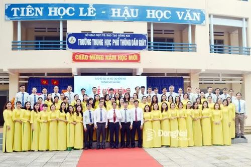 Phó Bí thư Tỉnh ủy Đồng Nai Thái Bảo dự khai giảng Trường THPT Dầu Giây