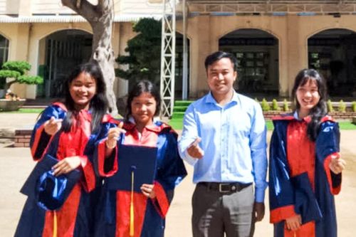 Thầy giáo K'ho và hành trình gieo chữ nơi vùng cao