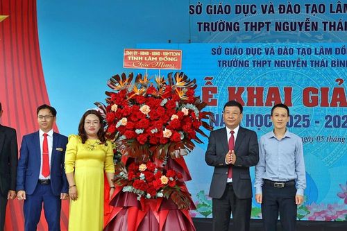 Phó Bí thư Tỉnh ủy Bùi Thắng dự Lễ khai giảng tại Trường THPT Nguyễn Thái Bình