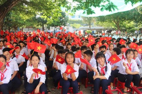 Ngày khai trường rộn ràng ở ngôi trường vùng biển