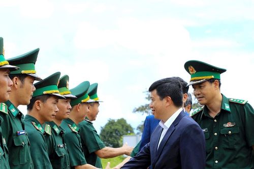 Bí thư Tỉnh ủy Lâm Đồng Y Thanh Hà Niê Kđăm thăm Đồn Biên phòng Đắk Đam