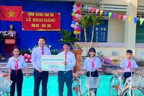 Trên 200 triệu đồng thực hiện Chương trình Chắp cánh ước mơ - Tiếp sức đến trường