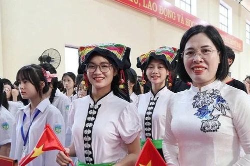 Tưng bừng ngày khai trường
