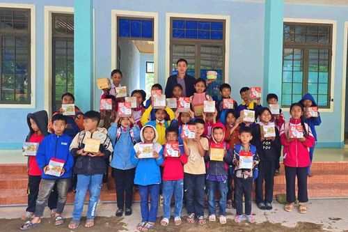 'Nhịp cầu' của giáo viên vùng cao