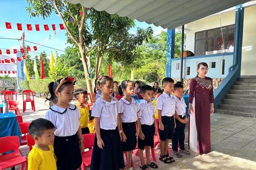 Học sinh đặc khu Cồn Cỏ hân hoan bước vào năm học mới