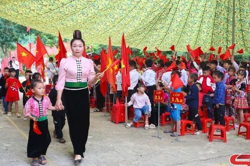 Lễ khai giảng năm học mới tại xã biên giới Mường Lèo