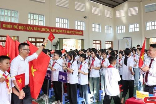 Trường THCS Nguyễn Tất Thành giữ vững trường chuẩn quốc gia mức độ 2.